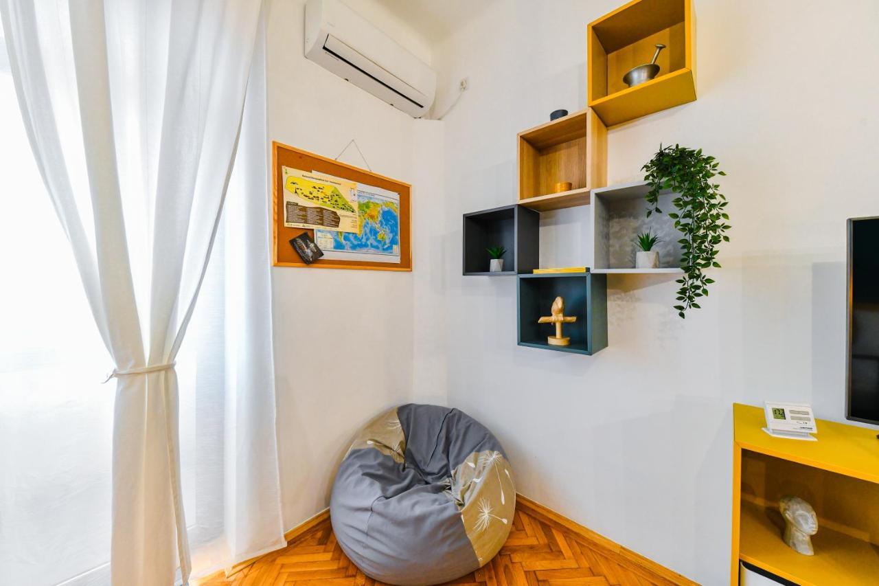 Rex Nest Apartment *